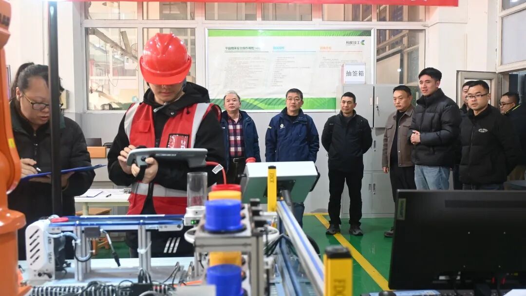 1767087367400277.jpg 比赛现场.jpg