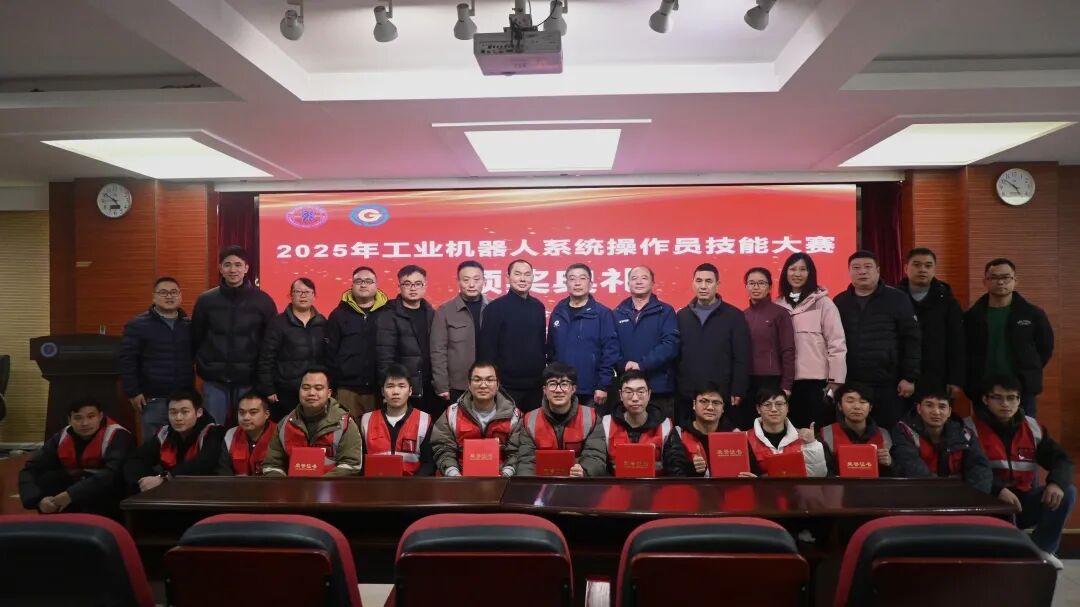 1767087409152706.jpg 集体合影.jpg