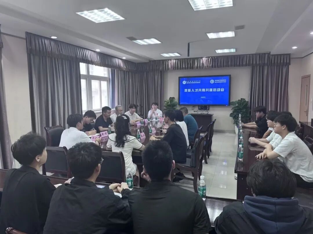 1779958058788559.jpg 会议现场.jpg