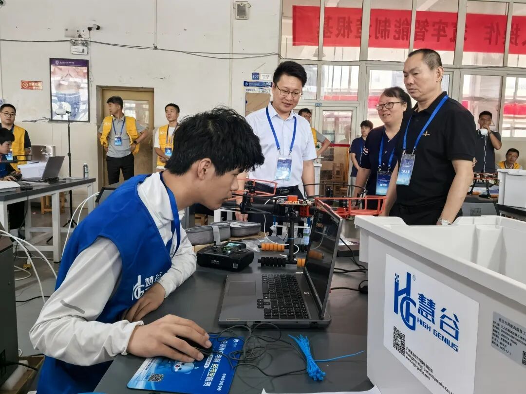 1780906921719398.jpg 比赛现场3.jpg