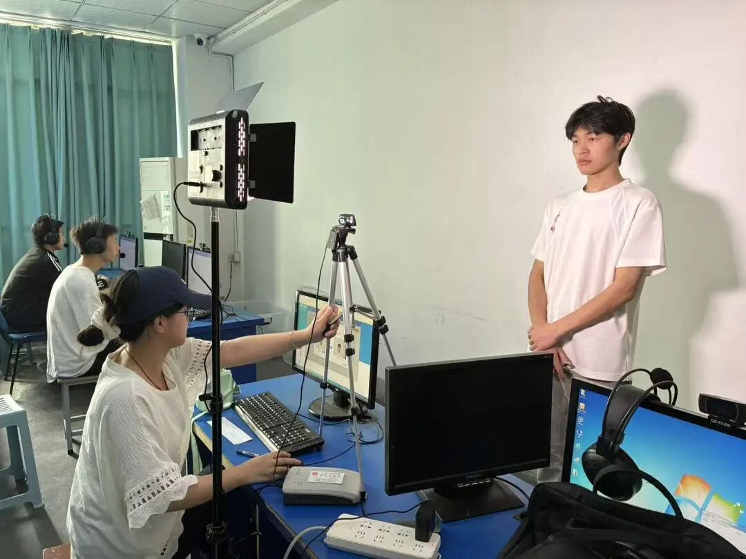 考试现场.jpg