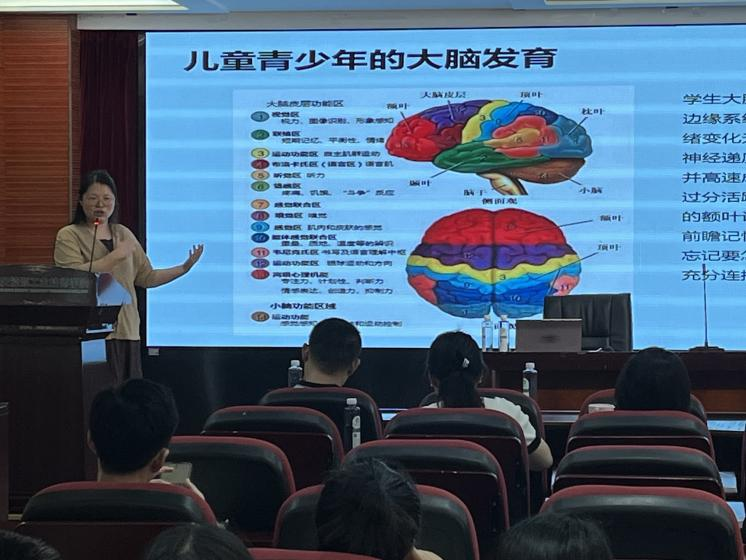 讲座现场.png