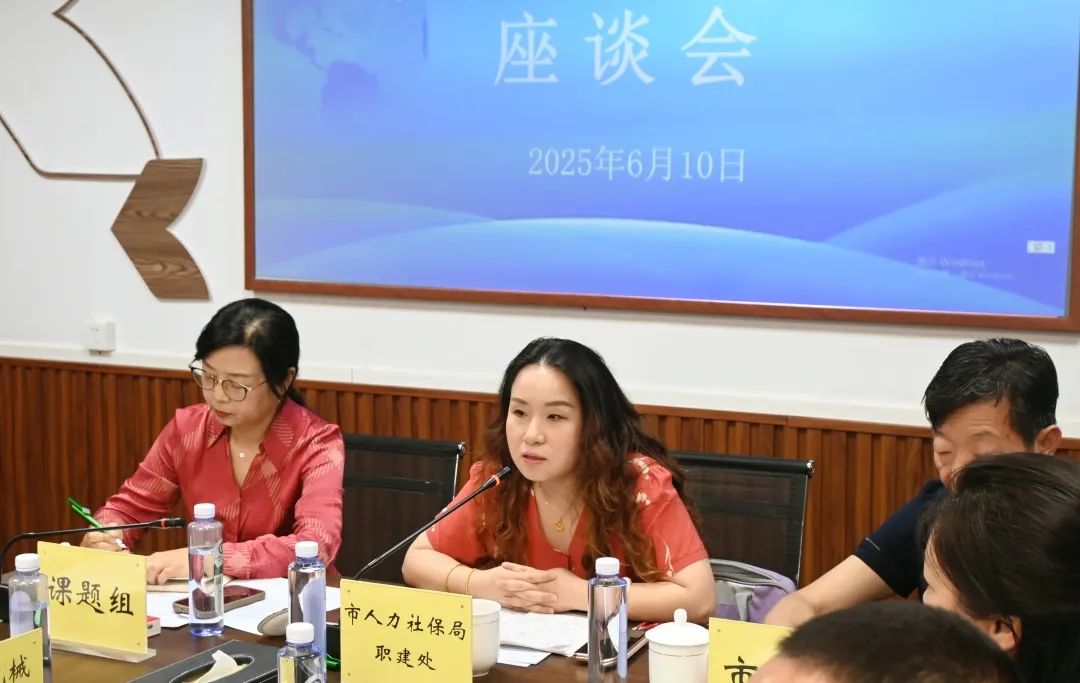 座谈会现场.jpg
