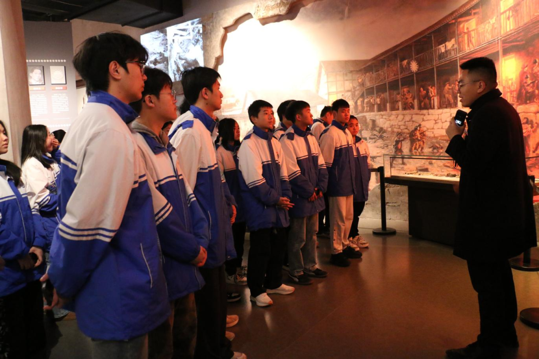 1764235271983875.png 活动现场2.png