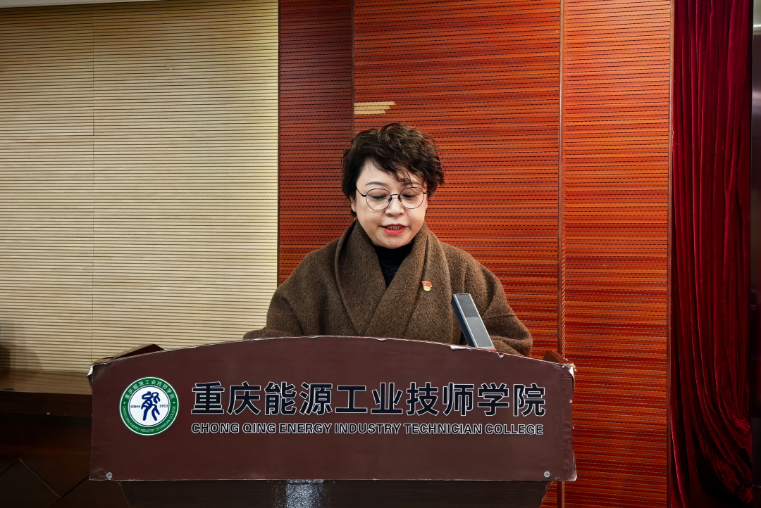 1764924989991805.png 周驰.png