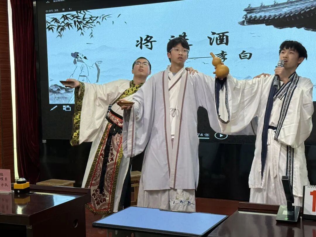 1765181351287808.jpg 比赛现场2.jpg