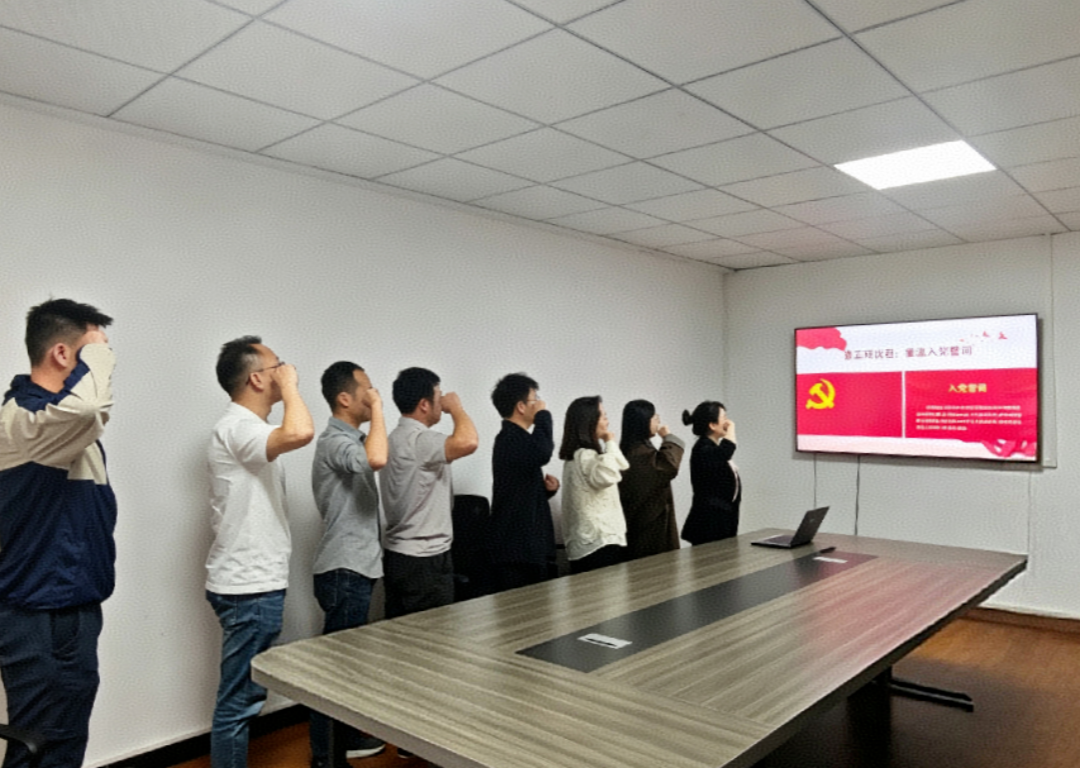 1792742229976539.png 会议现场2.png